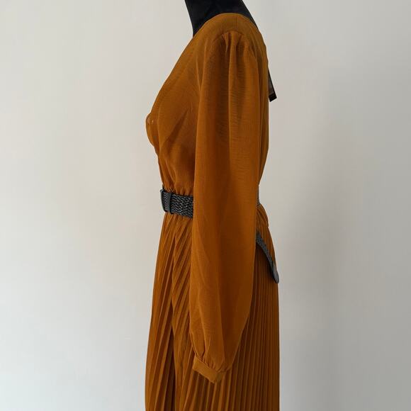 NWT City Chic 'Precious Pleat Dress' in Caramel V Neck Pullover Plus Size 14/16 - Picture 2 of 12